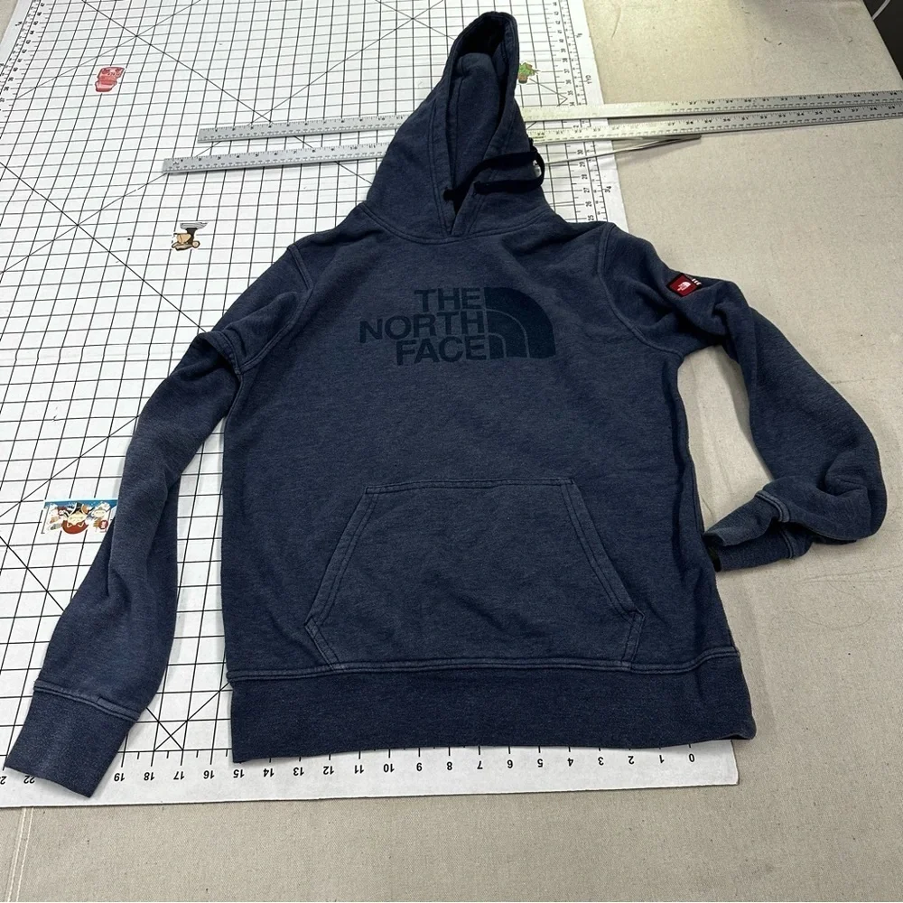 The North Face sz small pullover hoodie A42